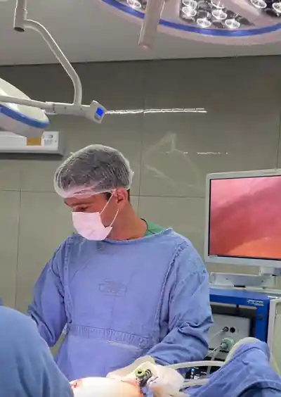 Dr. Pedro de Paula Junior em sala de endoscopia